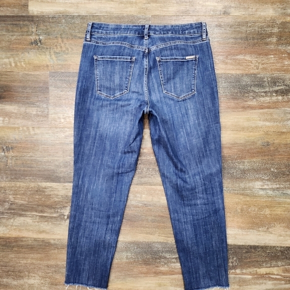 White House Black Market Mid Rise Girlfriend Everyday Soft Raw Edge Size 6S - Picture 7 of 9